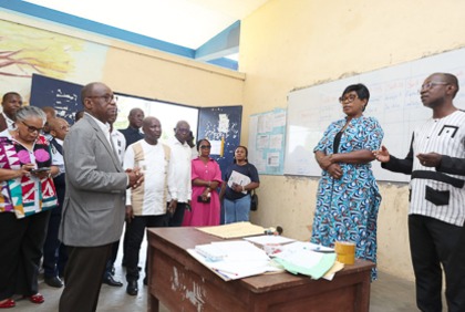 ÉDUCATION : RUÉE VERS LE MÉTIER D’ENSEIGNANT SCIENTIFIQUE, PLUS DE 7 600 CANDIDATS POUR 2 000 POSTES