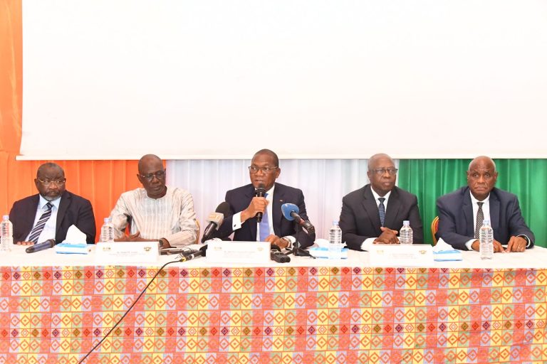 FILIÈRE CACAO • CRISE • RELANCE   CACAO IVOIRIEN : L'OIA ANNONCE L'ENLÈVEMENT DU QUOTA DE 23 830 TONNES — LA SORTIE DE CRISE SE DESSINE