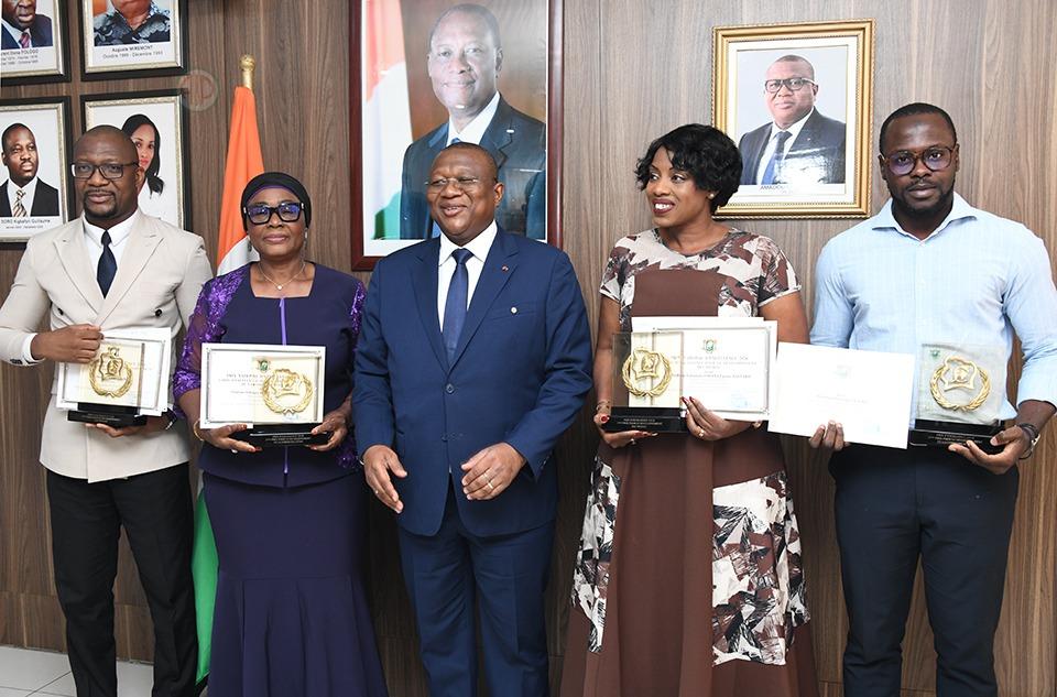 COMMUNICATION & MÉDIAS PRIX NATIONAL D'EXCELLENCE 2026 : LA CÔTE D'IVOIRE CÉLÈBRE SES HÉROS DE L'INFORMATION — CANDIDATEZ AVANT LE 30 AVRIL !