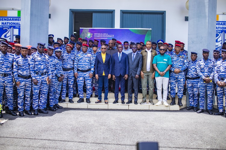 PROTECTION SOCIALE   RETRAITE COMPLÉMENTAIRE : ADAMA KAMARA CONVAINC GENDARMES ET POLICIERS EN UNIFORME